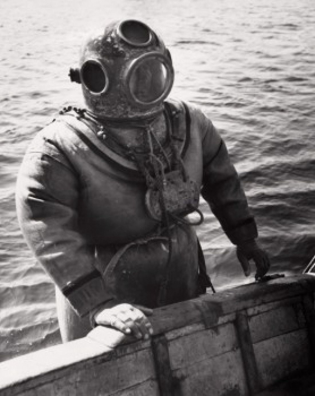 Close-up of a scuba diver wearing scuba gear Canvas Art -  (24 x 36)