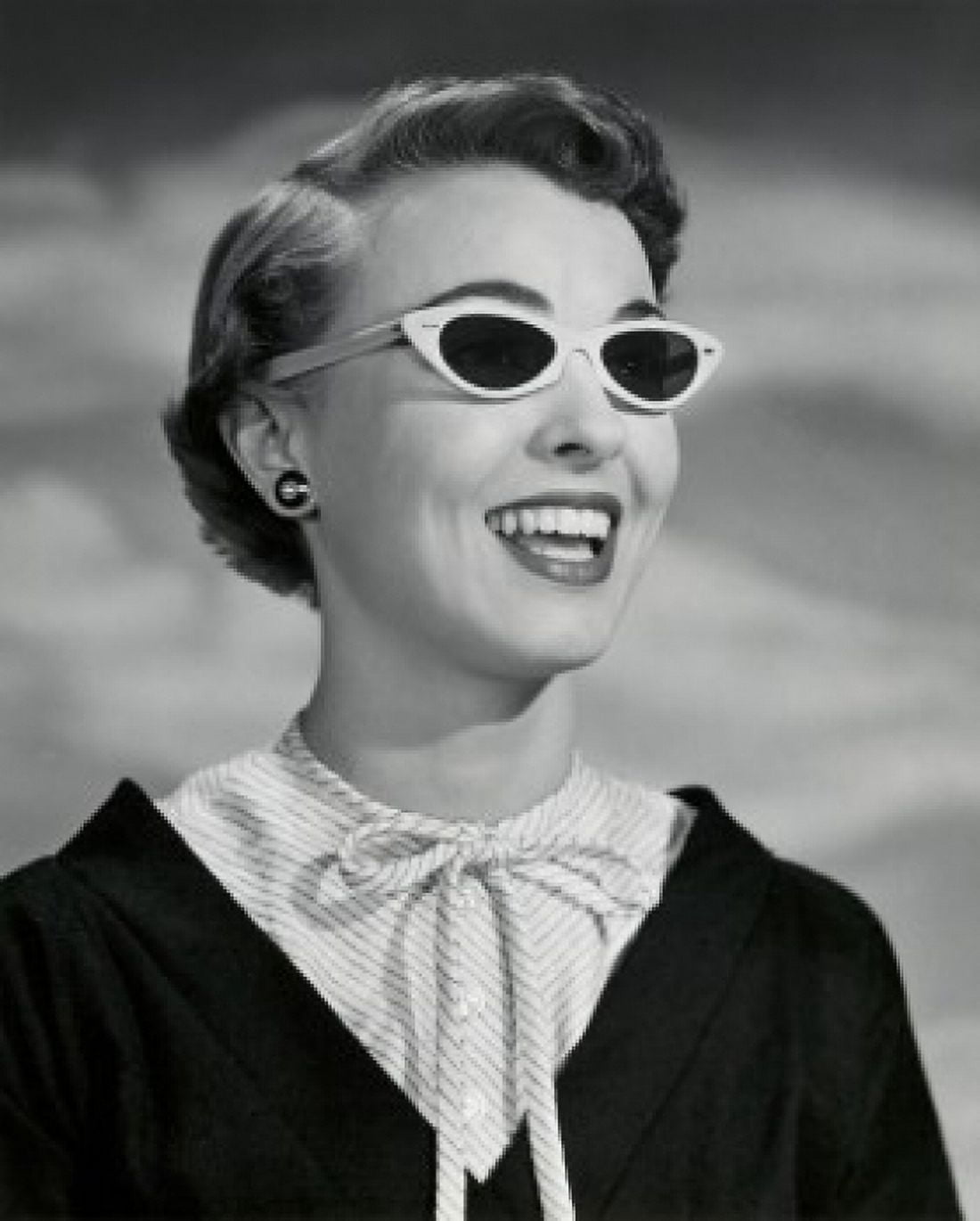 Close-up of young woman wearing sunglasses Canvas Art - (18 x 24)