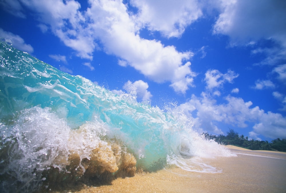 Closeup Action Of Shorebreak Ocean Wave Turbulent Motion Blue Sky With closeup-action-of-shorebreak-ocean-wave-turbulent-motion-blue-sky-with