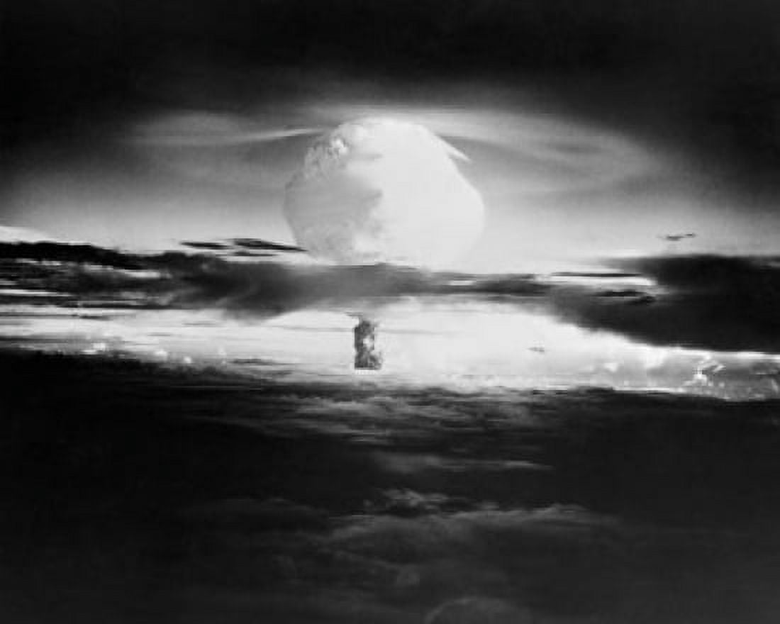Cloud formed by an atomic bomb explosion Marshall Islands 1952 Canvas Art - (18 x 24)