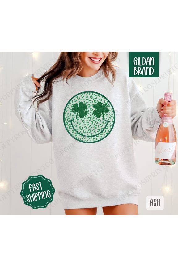 Clover Smiley Face St Patrick Sweatshirt, St Patrick's Day Crewneck, Cute Women's Sweater, St. Patty Smiley Face Sweatshirt, for Her All Size S-5Xl