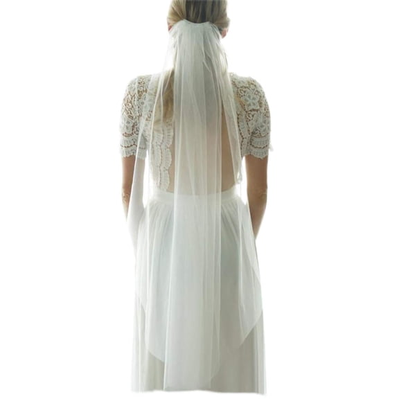CoCoMangos 1 Tier Bride Wedding Veil Fingertip Length Short Bridal Tulle Veils with Comb and Cut Edge (Ivory, 39.4")