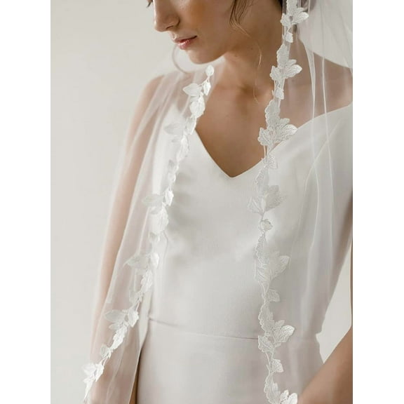 CoCoMangos Bride Wedding Veil 1 Tiers Lace Applique Fingertip Bridal Tulle with Comb for Women and Girls (Ivory)