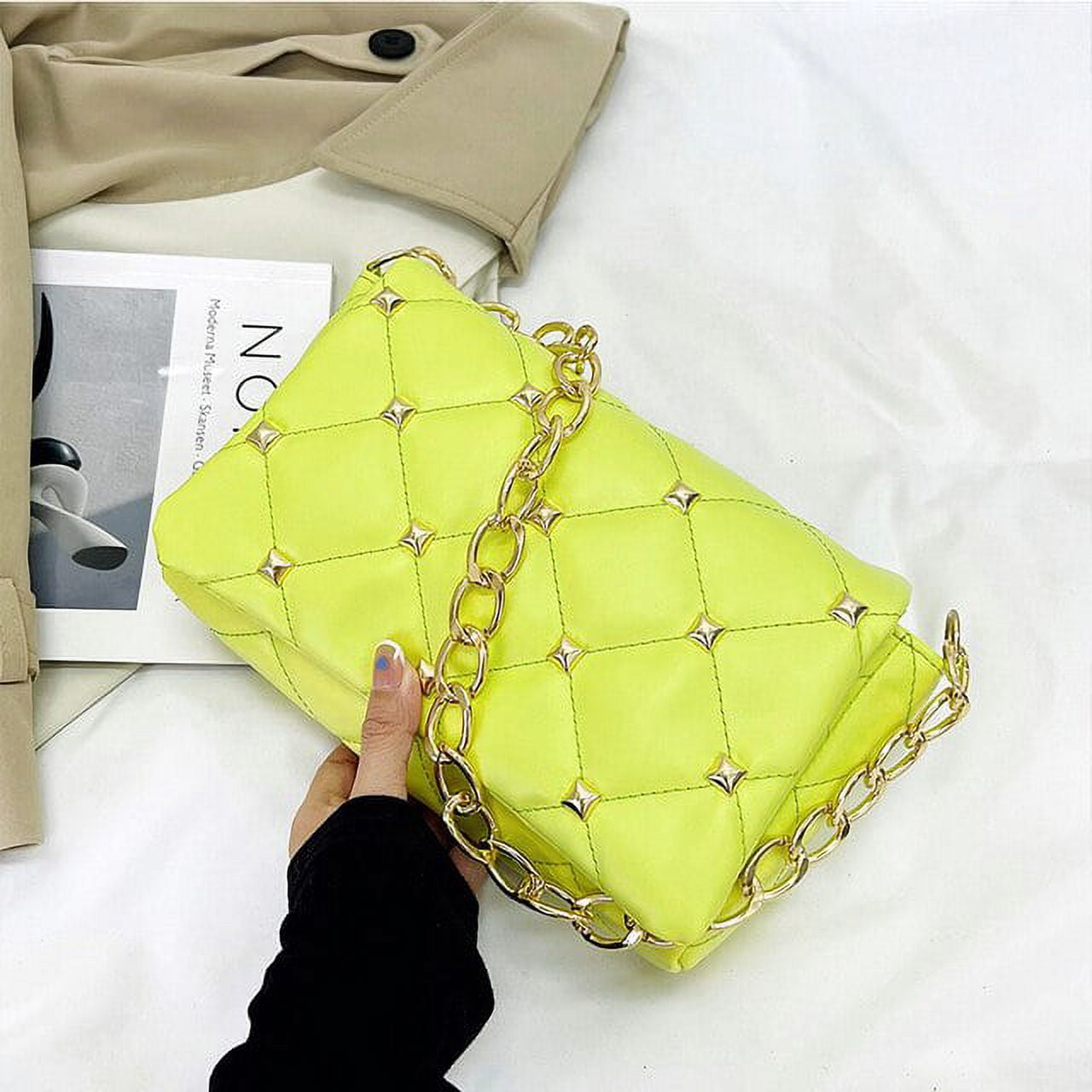Who made Sofía Vergara's neon yellow coat and print tote handbag? – OutfitID