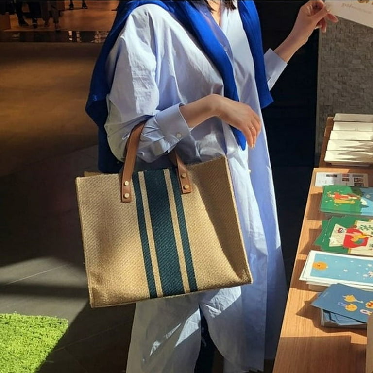 Large 2025 capacity purse