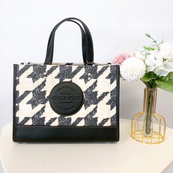 Coach CJ622 Dempsey Carryall With Houndstooth Print And Patch IN CREAM BLACK