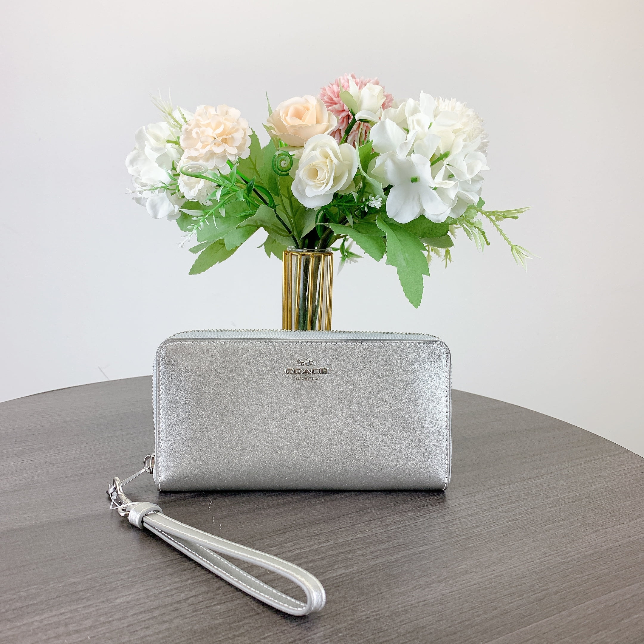 長財布 COACH Long Zip Around Wallet CY238 Coach CY238 Coach Long Zip Around Wallet with Strap IN LIGHT