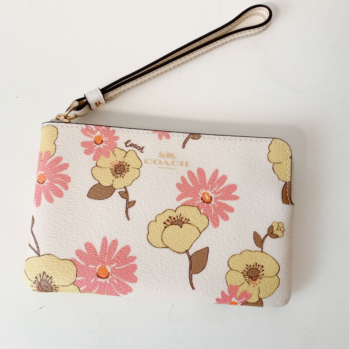 Coach Women s Corner Zip Wristlet With Floral Cluster Print Chalk Multi