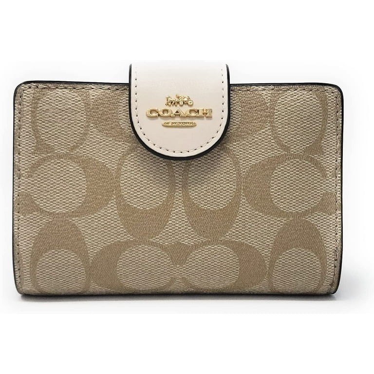 Coach girl 2025 wallet