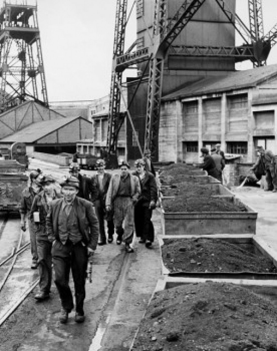 Coal Mine Tredegar Wales Canvas Art - (24 x 36)