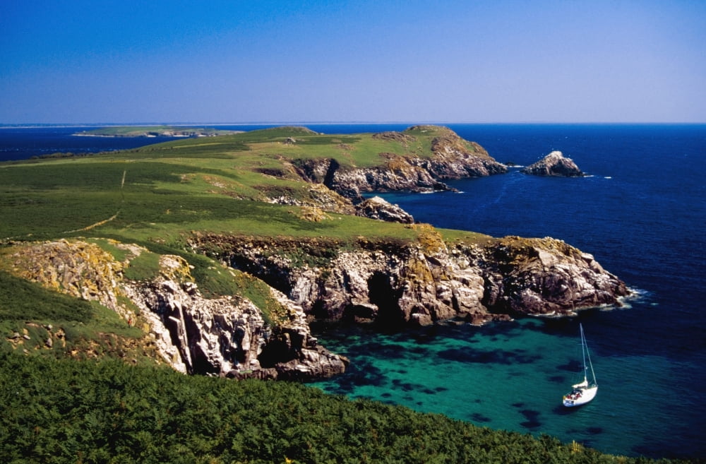Coastal Cliffs And Seascape With Boat Canvas Art - Gareth McCormack Design Pics (18 x 12)