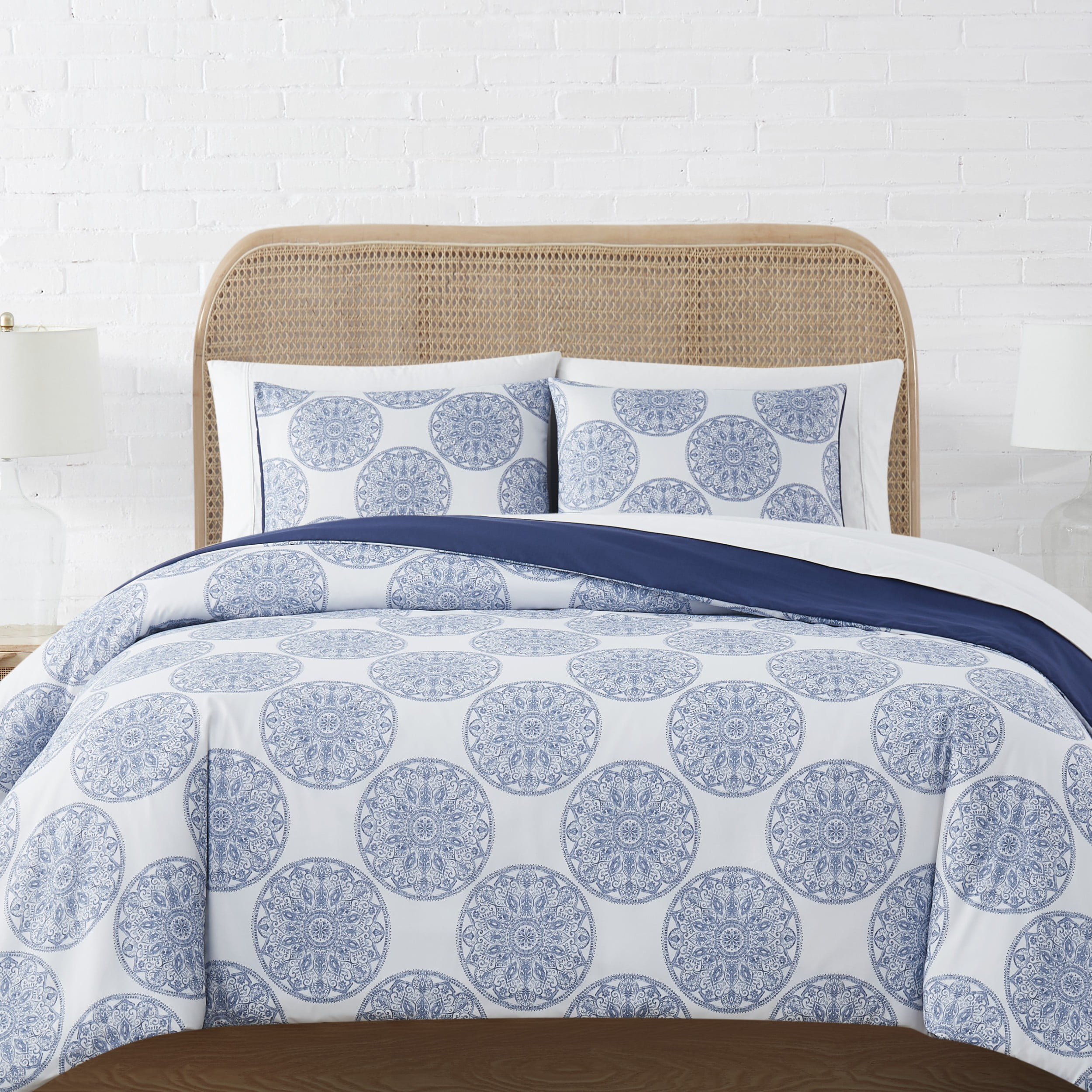 Blue and White Medallion Full/Queen Microfiber Duvet Cover Set
