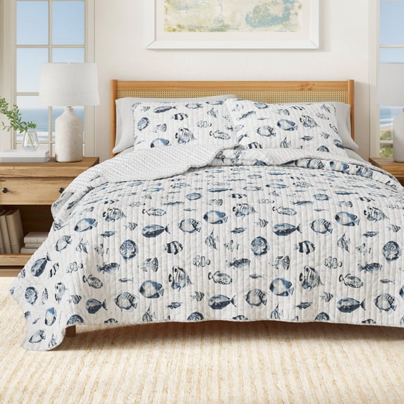 Coastal Quilt Set - Lightweight, Soft, All-Season - 2-Piece Reversible Bedding Set (Twin / Twin XL, Coastal Fish)
