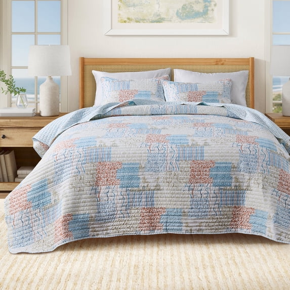 Coastal Quilt Set - Lightweight, Soft, All-Season - 2-Piece Reversible Nautical Bedding Set (Twin / Twin XL, Coastal Patchwork)