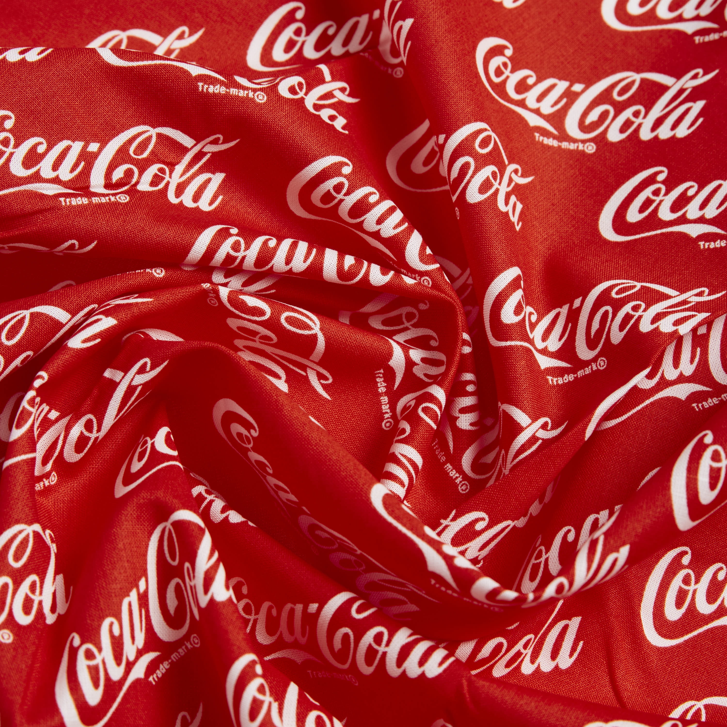 Coca-Cola 43" x 2 yd 100% Cotton Classic Logo Sewing & Craft Fabric, Red  and White - Walmart.com
