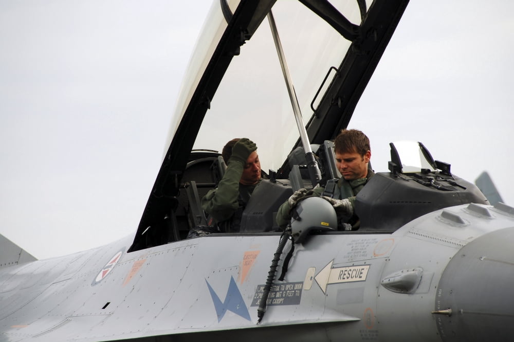 Cockpit of a Norwegian F16 Canvas Art - Luc De JaegerStocktrek Images (17 x 12)