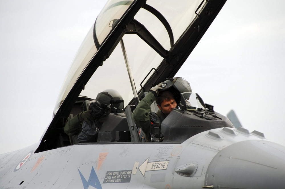 Cockpit of a Norwegian F16 Canvas Art - Luc De JaegerStocktrek Images (34 x 23)