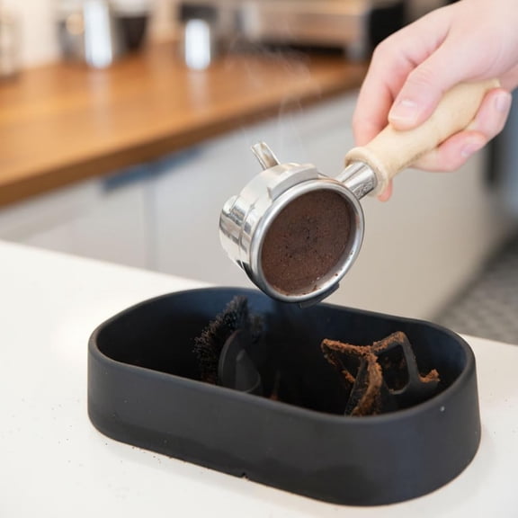 Coffee Portafilter Cleaning Kit, Complete Coffee Portafilter Stiff Cleaning Accessories Kit Tools with Grounds Catcher & Cleaning Brush for 51/53/58Mm, Suitable for Baristas and Cafes (4Pc)