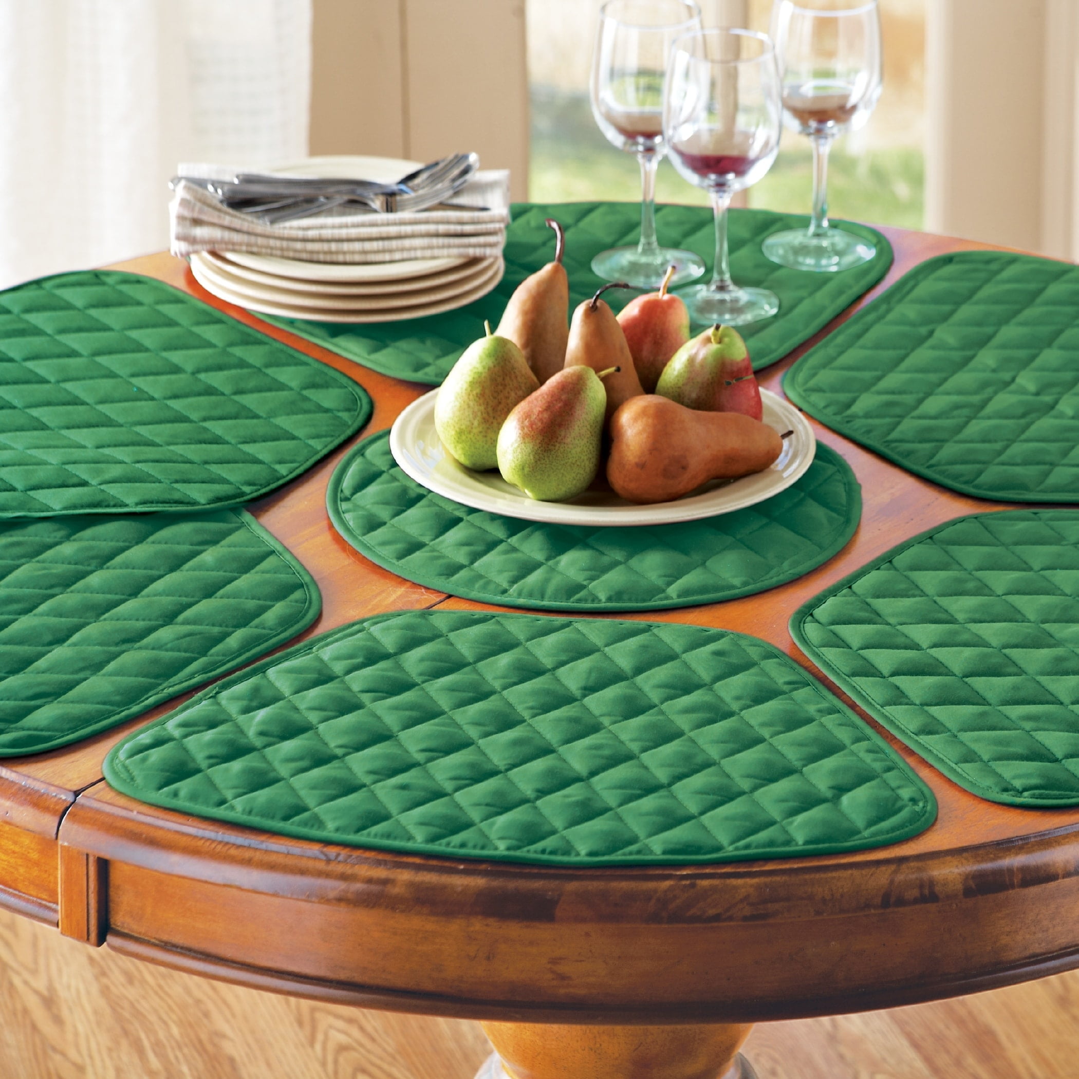 Holiday Green Quilted Polyester Table Placemat and Centerpiece Set
