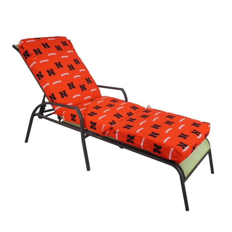 Chaise lounge pad covers top