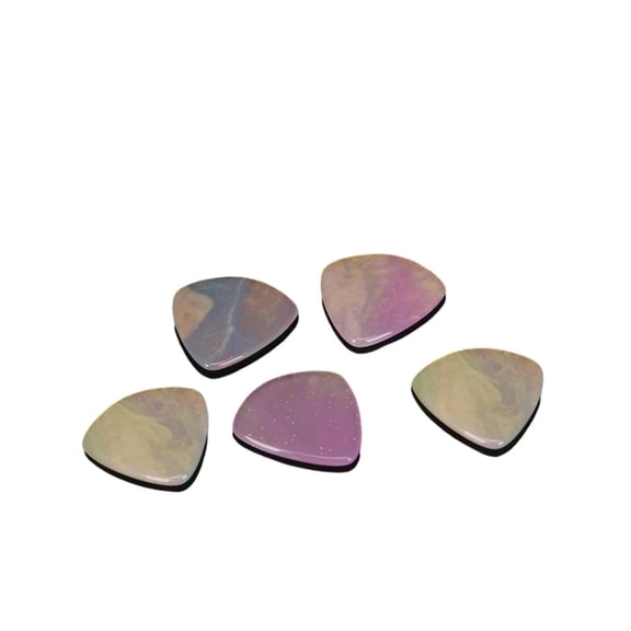 Colorful Smooth Strumming Resin Guitar Picks Flexible Resin Construction Suitable for Speed Stability and Performances