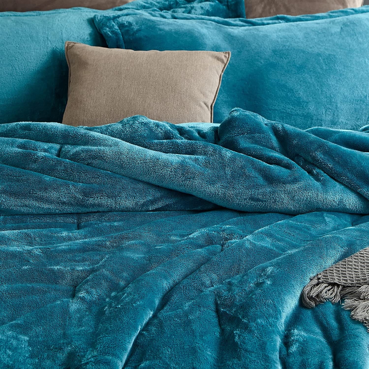 Ocean Depths Teal Plush King Comforter Set