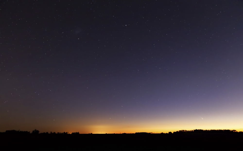 Comet Panstarrs at twilight Buenos Aires Argentina Canvas Art - Luis ArgerichStocktrek Images (18 x 11)