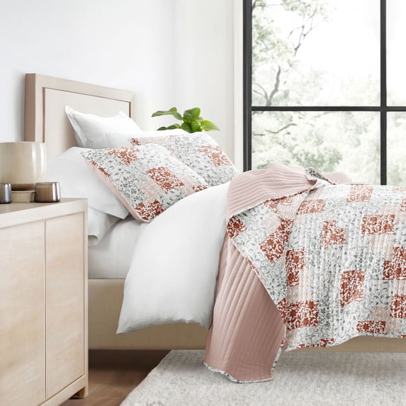 Ultra Soft Lightweight Quilt Sets in Patchwork Blush for Full/Queen Bedding by Comfort Canopy