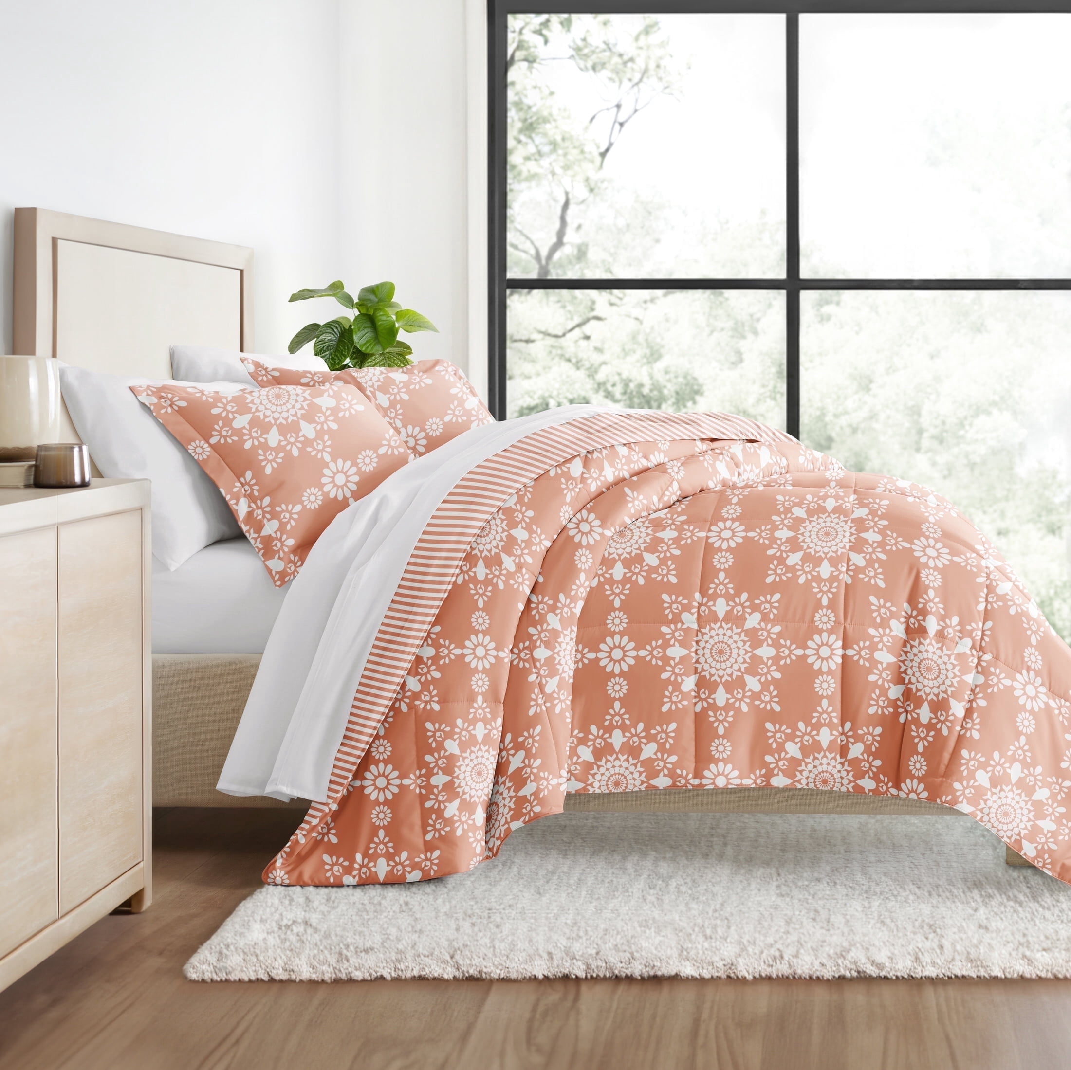 All Season Ultra Soft Comforter Set Lightweight Bedding in Daisy Floral for Full/Queen Size by Comfort Canopy