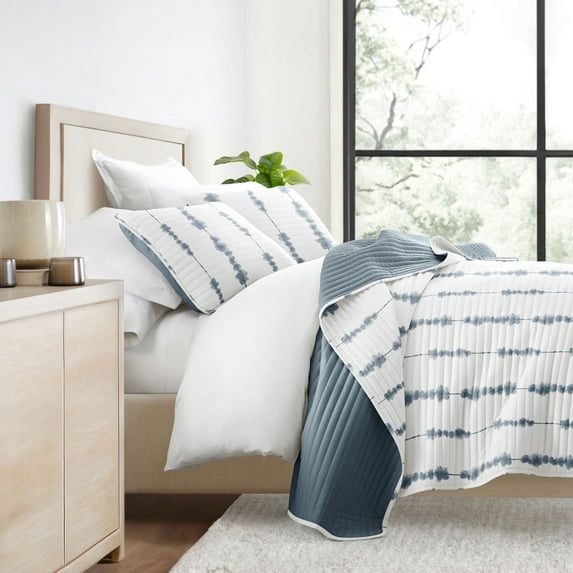 Ultra Soft Lightweight Quilt Sets in Shibori Navy for King/Cal-King Bedding by Comfort Canopy