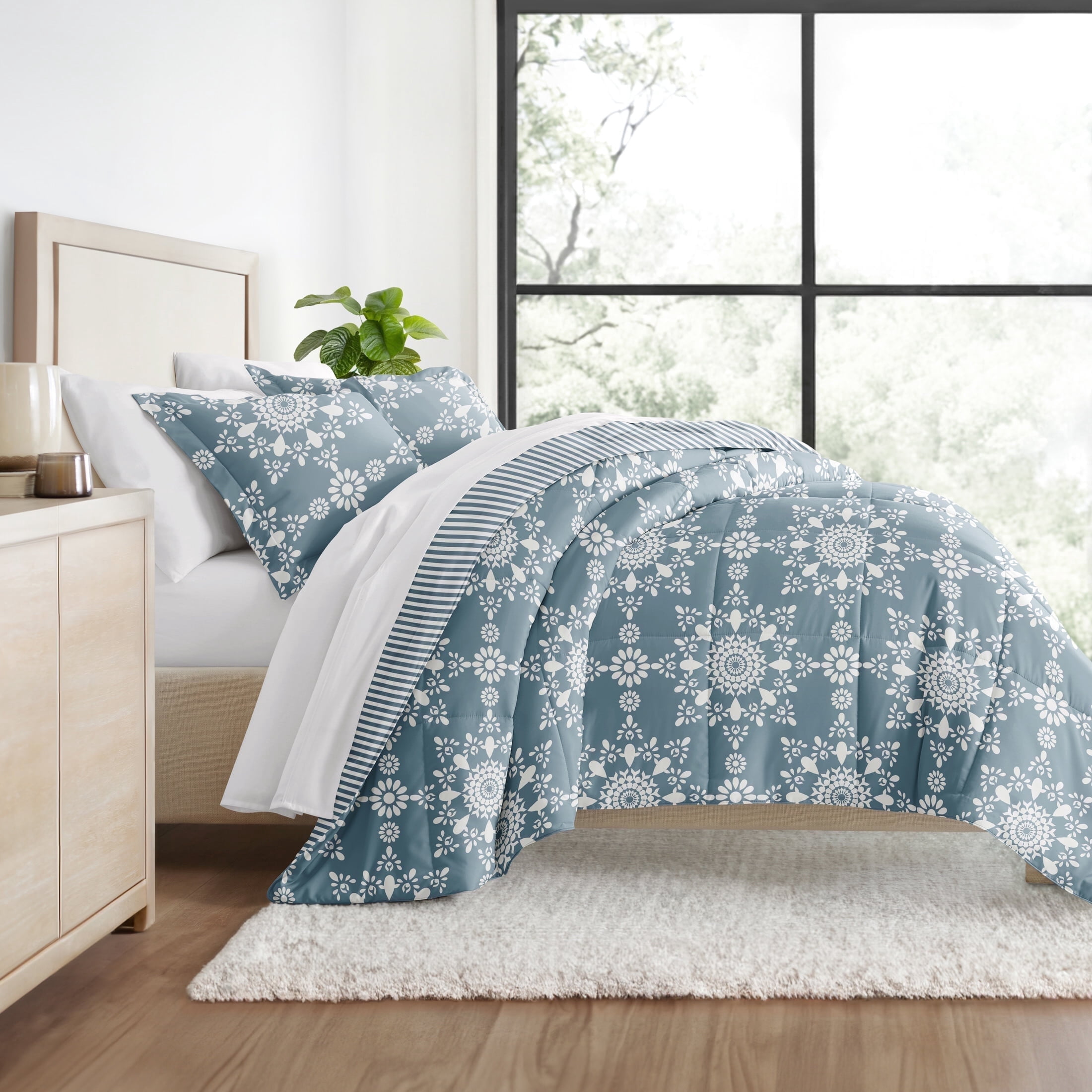 All Season Ultra Soft Comforter Set Lightweight Bedding in Daisy Floral for Full/Queen Size by Comfort Canopy