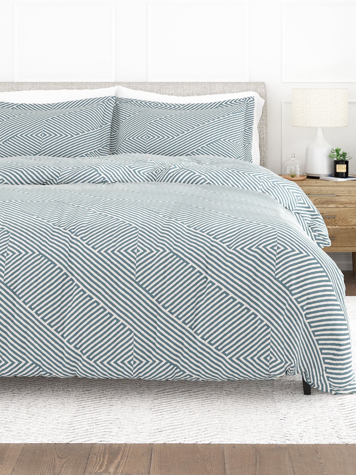 Light Blue Diagonal Pattern Microfiber King/Cal King Duvet Cover Set