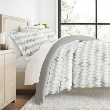 Duvet Cover Set - Ultra Soft & Breathable - Light Gray Chervon Stripe for King Size Size Bedding by Comfort Canopy