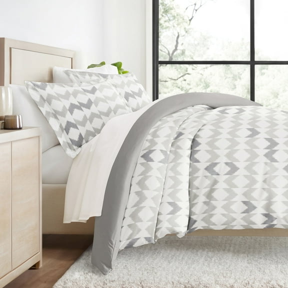 Duvet Cover Set - Ultra Soft & Breathable - Light Gray Chervon Stripe for Queen Size Size Bedding by Comfort Canopy