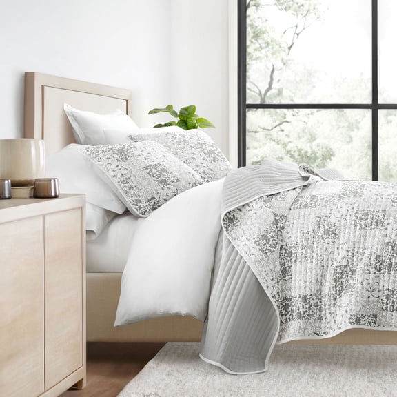 Ultra Soft Lightweight Quilt Sets in Patchwork Light Gray for Full/Queen Bedding by Comfort Canopy