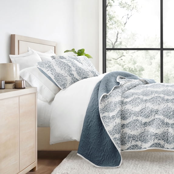 Ultra Soft Lightweight Quilt Sets in Classic Damask Dusk Blue for Twin/TwinXL Bedding by Comfort Canopy