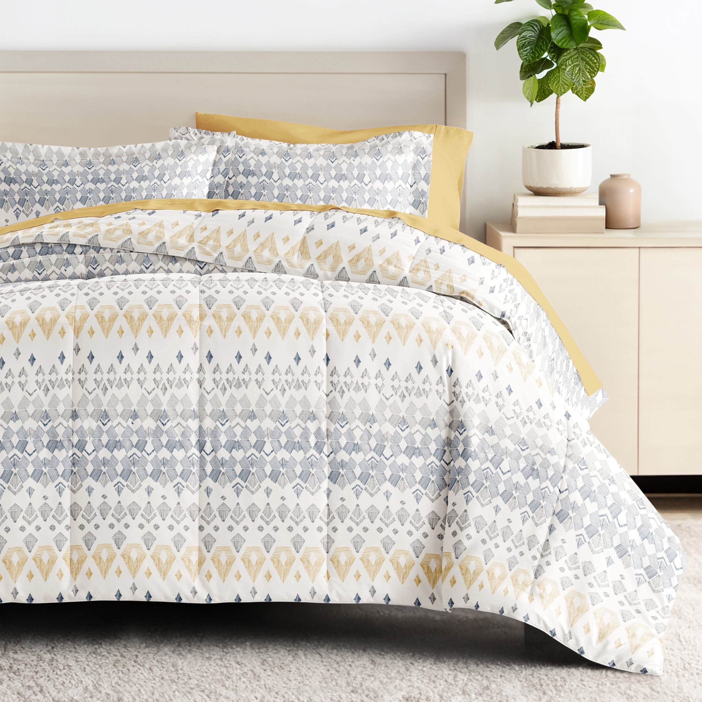 Comfort Canopy - King Bedding Bundle, Patterned Microfiber Comforter and Solid Sheet Set in Mayan Stamp Gray