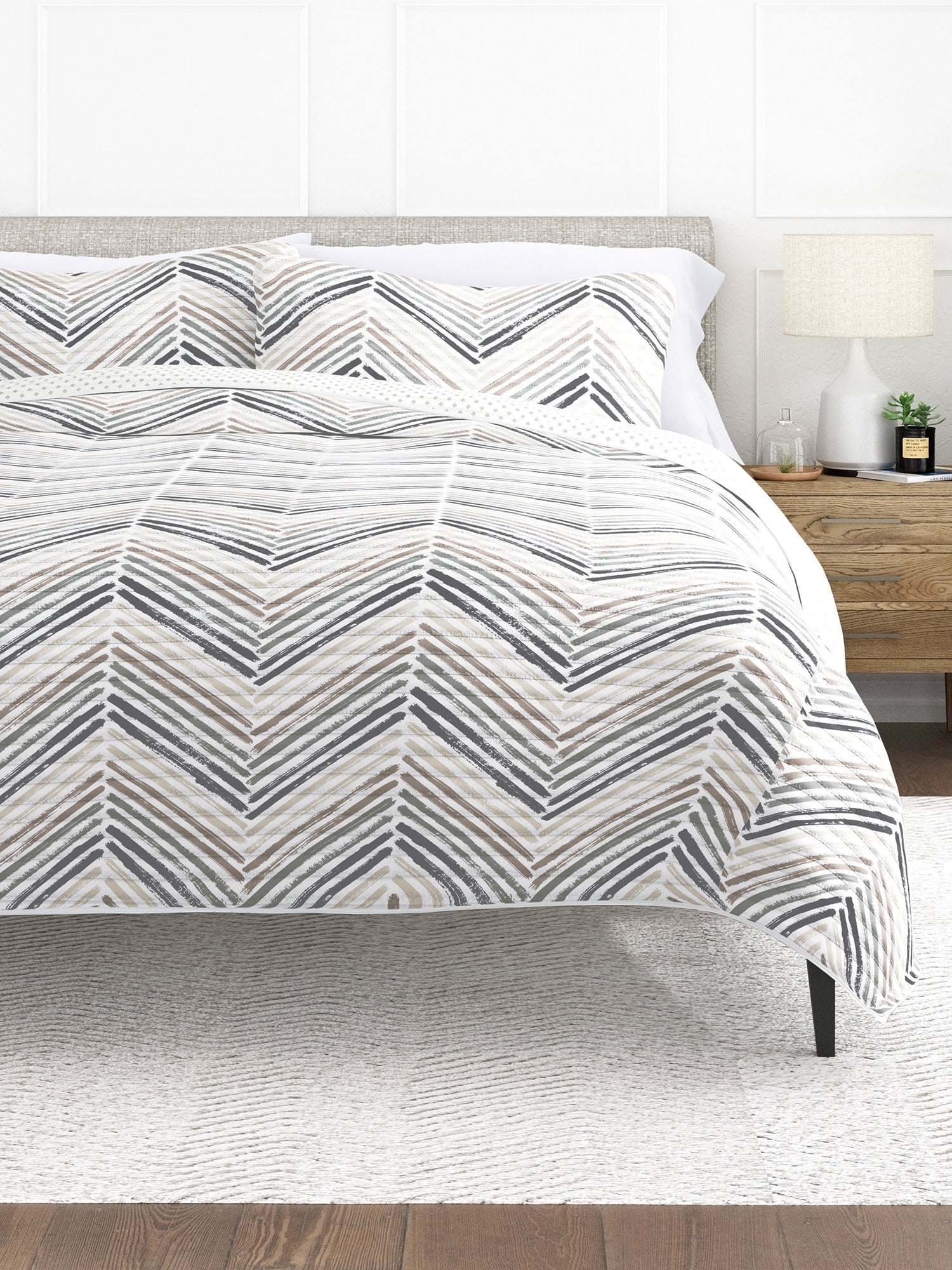 Comfort Canopy - Light Gray Reversible Painted Chevron Stitched Quilt Coverlet for Queen Size Beds