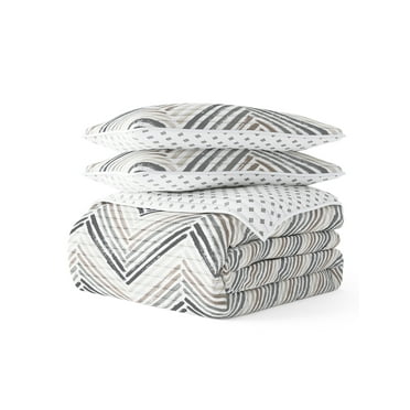 Comfort Canopy - Light Gray Reversible Painted Chevron Stitched Quilt Coverlet for Queen Size Beds