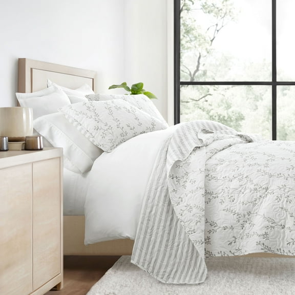 Ultra Soft Lightweight Quilt Sets in Sprouted Vines Light Gray for Twin/TwinXL Bedding by Comfort Canopy