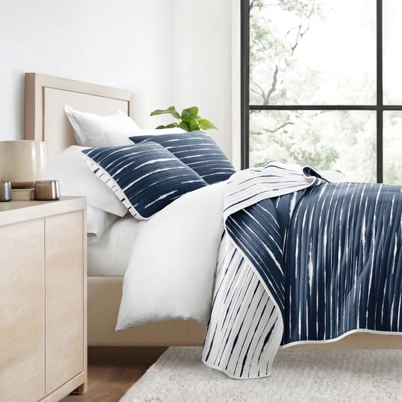 Lightweight Reversible Quilt Sets in Coastal Navy Horizon Patterned Coverlet for King/Cal King Size Beds by Comfort Canopy