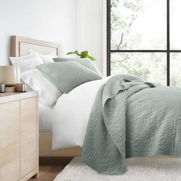 Wrinkle Resistant All Season Quilt Set Coverlet Eucalyptus Floral Stitched for King Size Bedding by Comfort Canopy