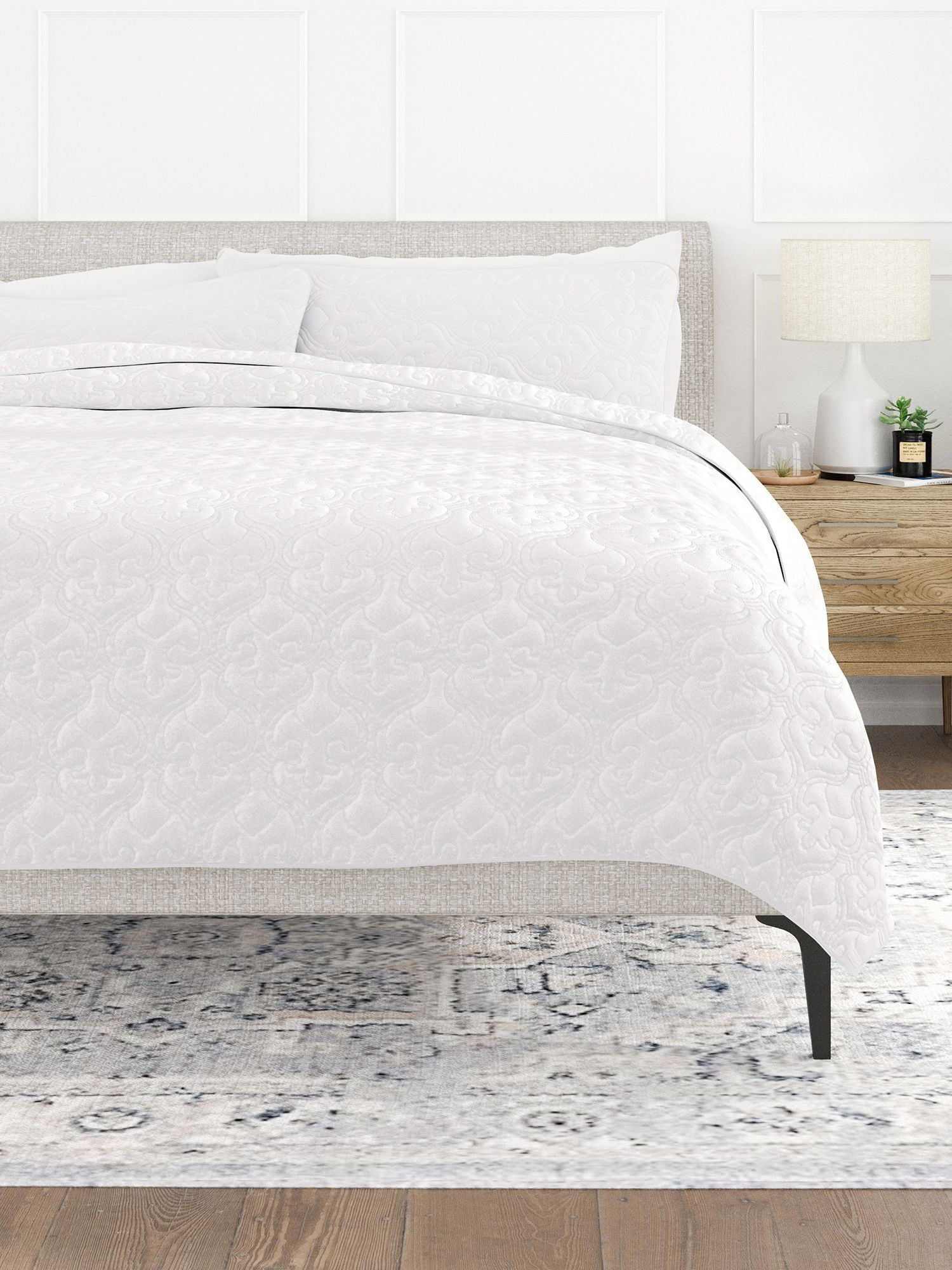 Lightweight Wrinkle Resistant Quilt Sets in White Damask for Twin/Twin-XL Size Bedding by Comfort Canopy