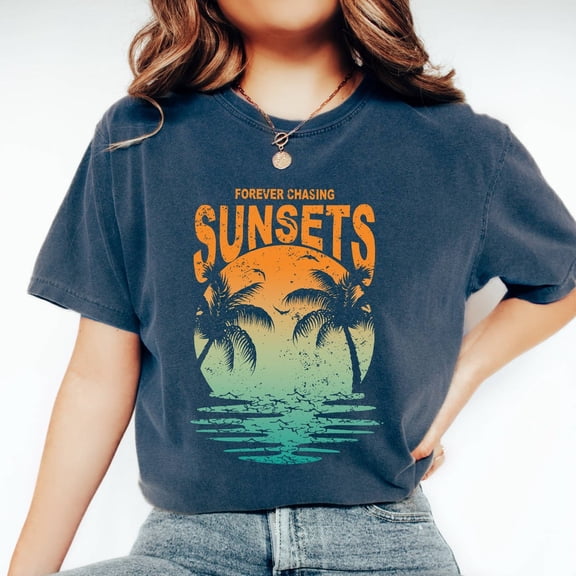 Comfort Colors© Forever Chasing Sunsets Beach Shirt,Sunset Ombre Beach Shirt, Summer Vacation Travel Gift Shirt, Retro Beach Shirt,Tropical All Size S-3Xl