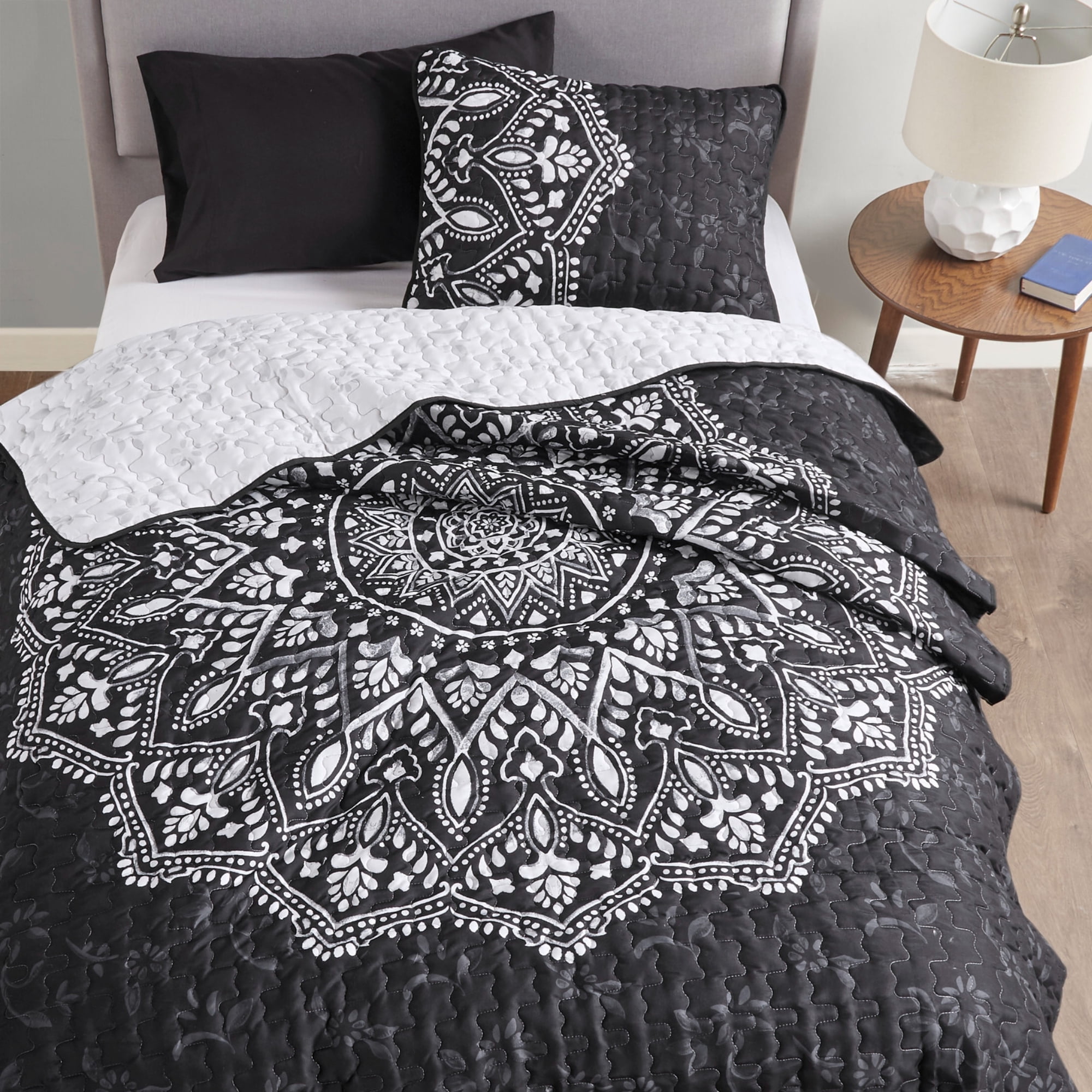 Black and White Reversible Microfiber Twin Quilt Set