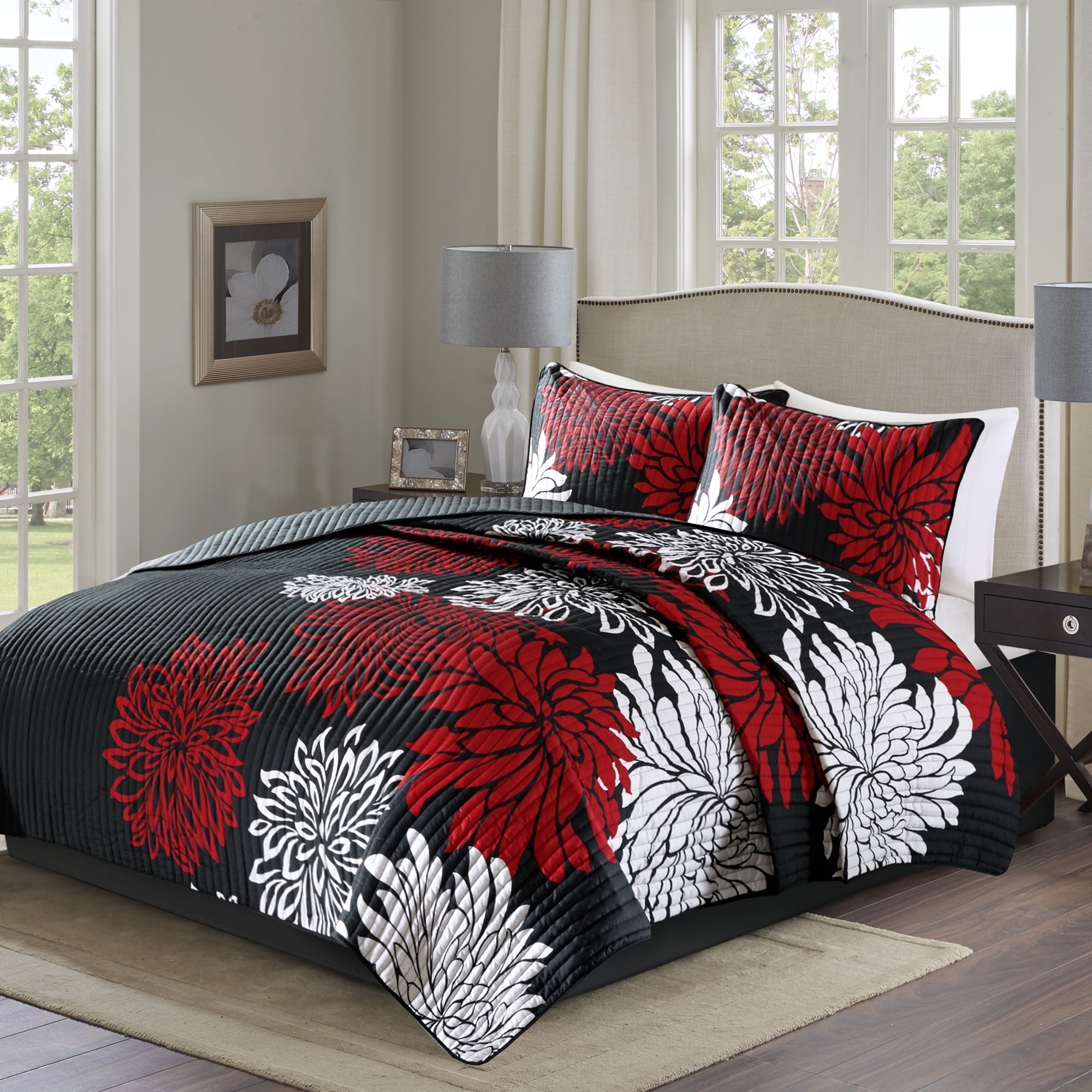 Full/Queen Red and Black Microfiber Reversible Quilt Set