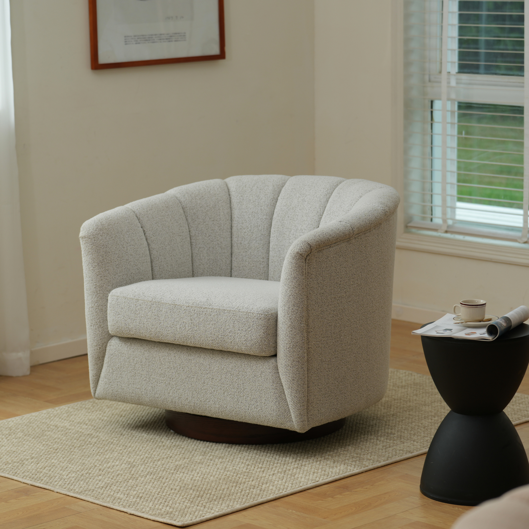 Comfortable 350 Lbs Capacity Swivel Lounge Chair Armchair With Graceful Lines And Padding