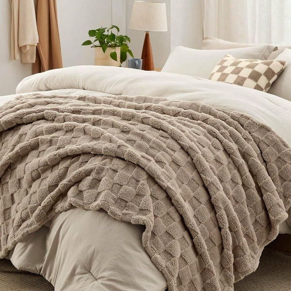 Comforter King Size 5 Pieces King Size Comforter Set with Checkered Throw Blanket and Decorative Pillow Lightweiget Bedding All Season Bedding Sets Linen Beige