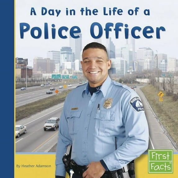 Community Helpers at Work A Day in the Life of a Police Officer, (Paperback)