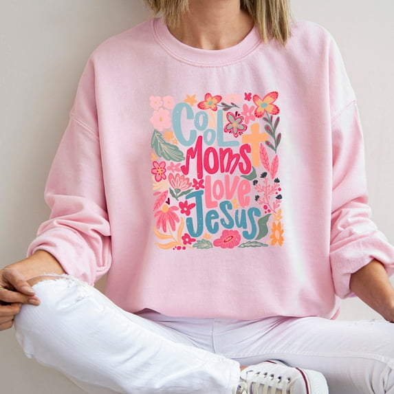 Cool Moms Love Jesus Sweatshirt – Funny Christian Crewneck for Women, Faith-Based Pullover, Religious Mom Gift, Mother’s Day Jesus Sweater